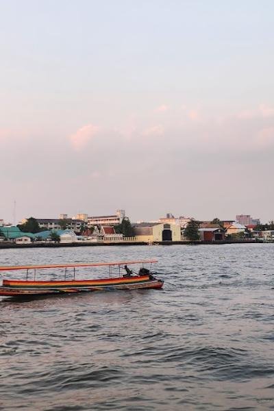 Phra Athit Road, streets & areas in Phra Nakhon, Bangkok