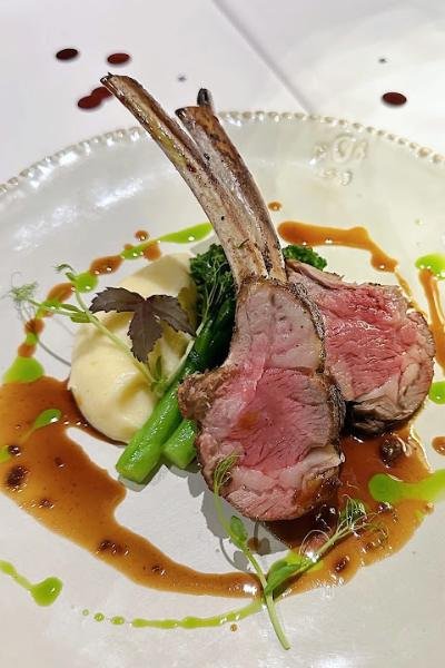 Flat Table & Wine – Restaurant in Phaya Thai, Bangkok