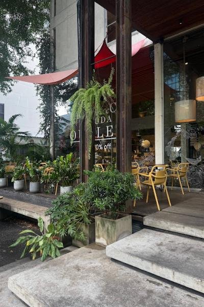 Luka Cafe, café in Bang Rak, Bangkok