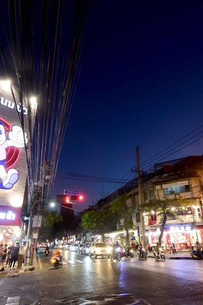 Banthat Thong Road – Streets & Areas in Pathum Wan, Bangkok