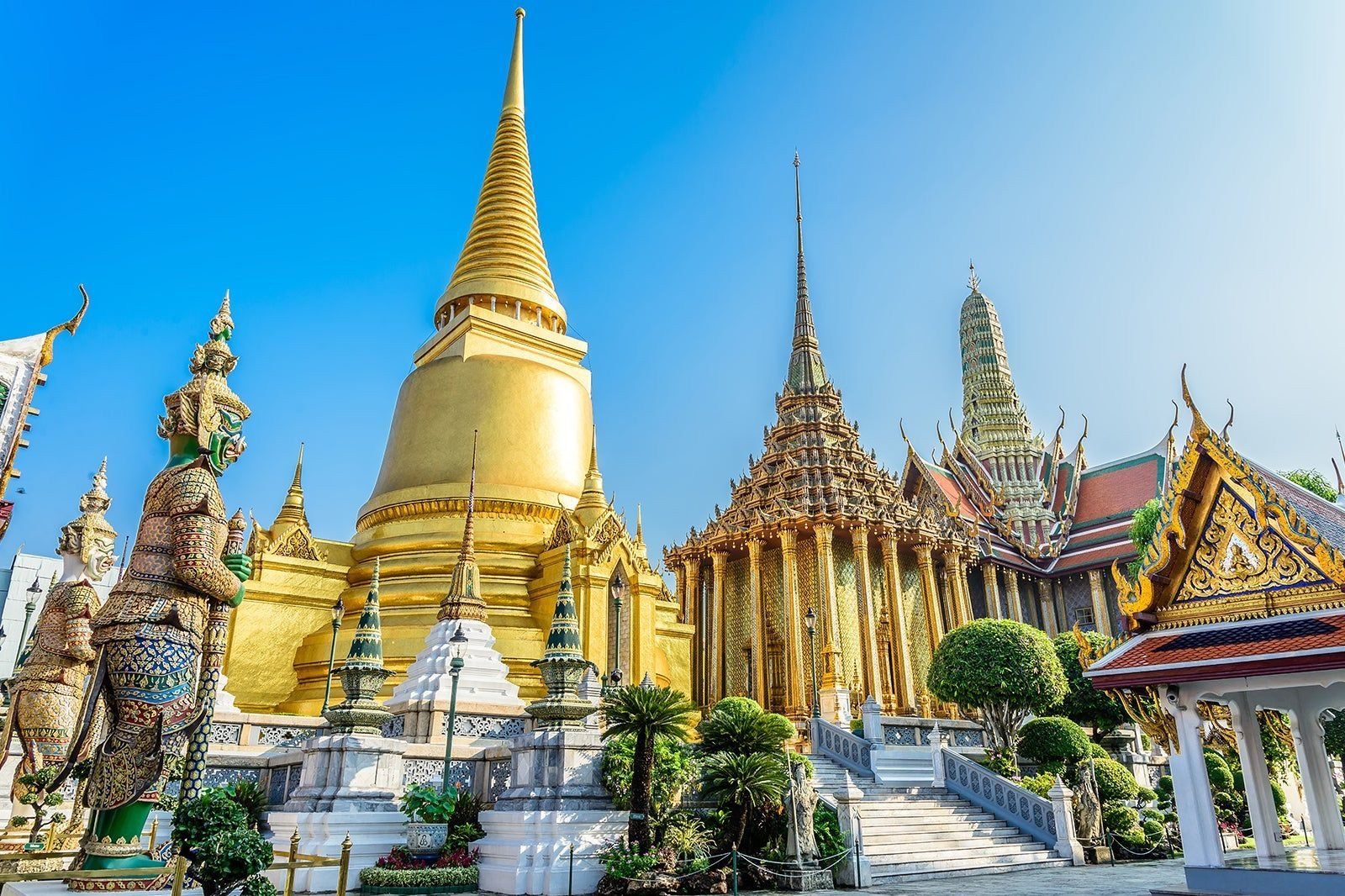 The Temple of the Emerald Buddha, sightseeing in Phra Nakhon, Bangkok