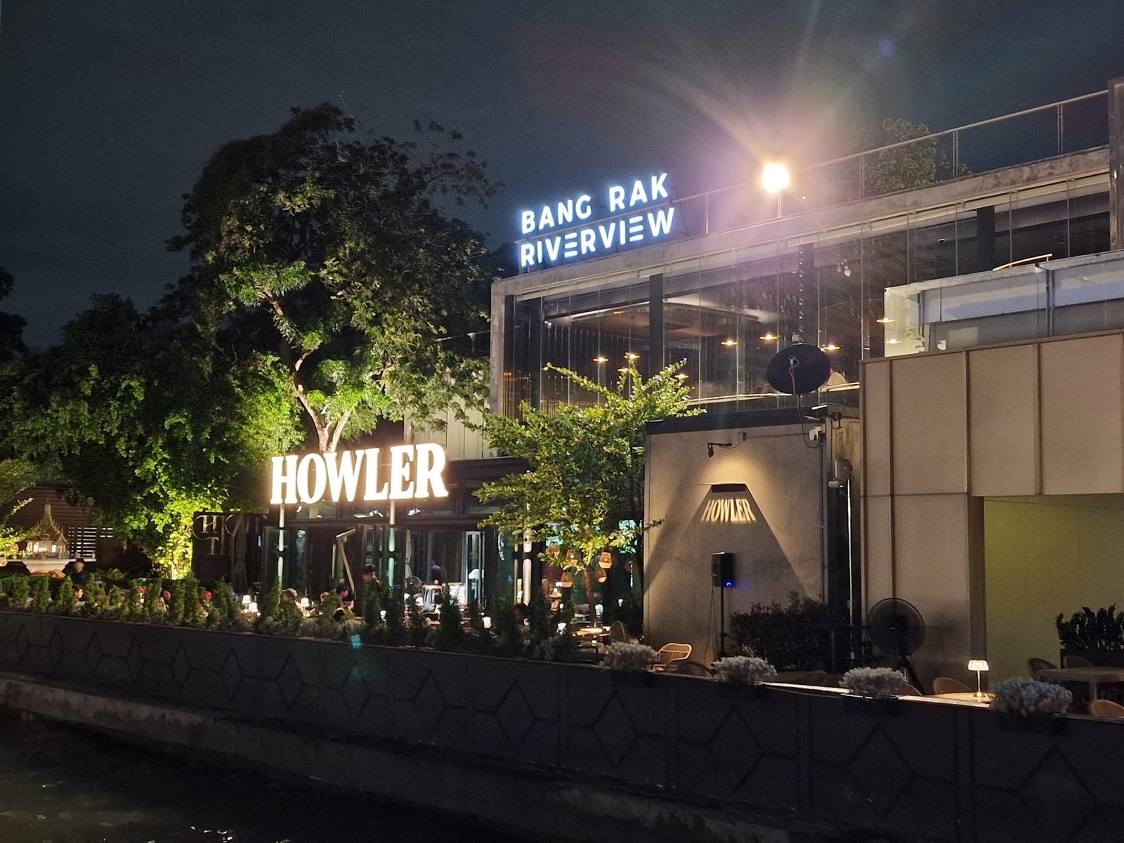 Howler Bar & Grill, bar in Bang Rak, Bangkok