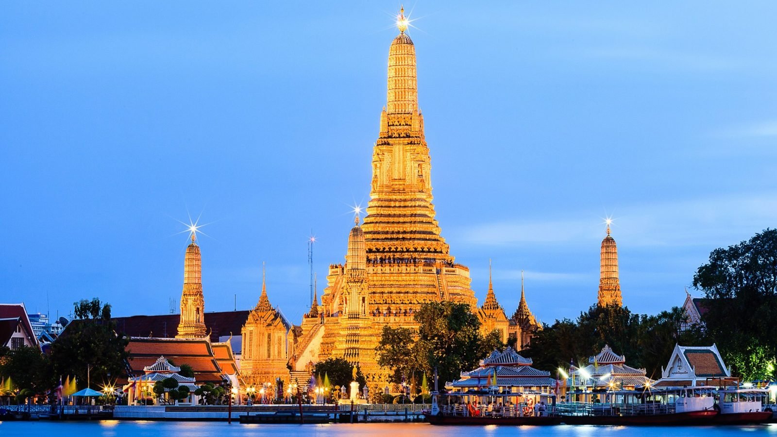 Wat Arun, sightseeing in Bangkok Yai, Bangkok