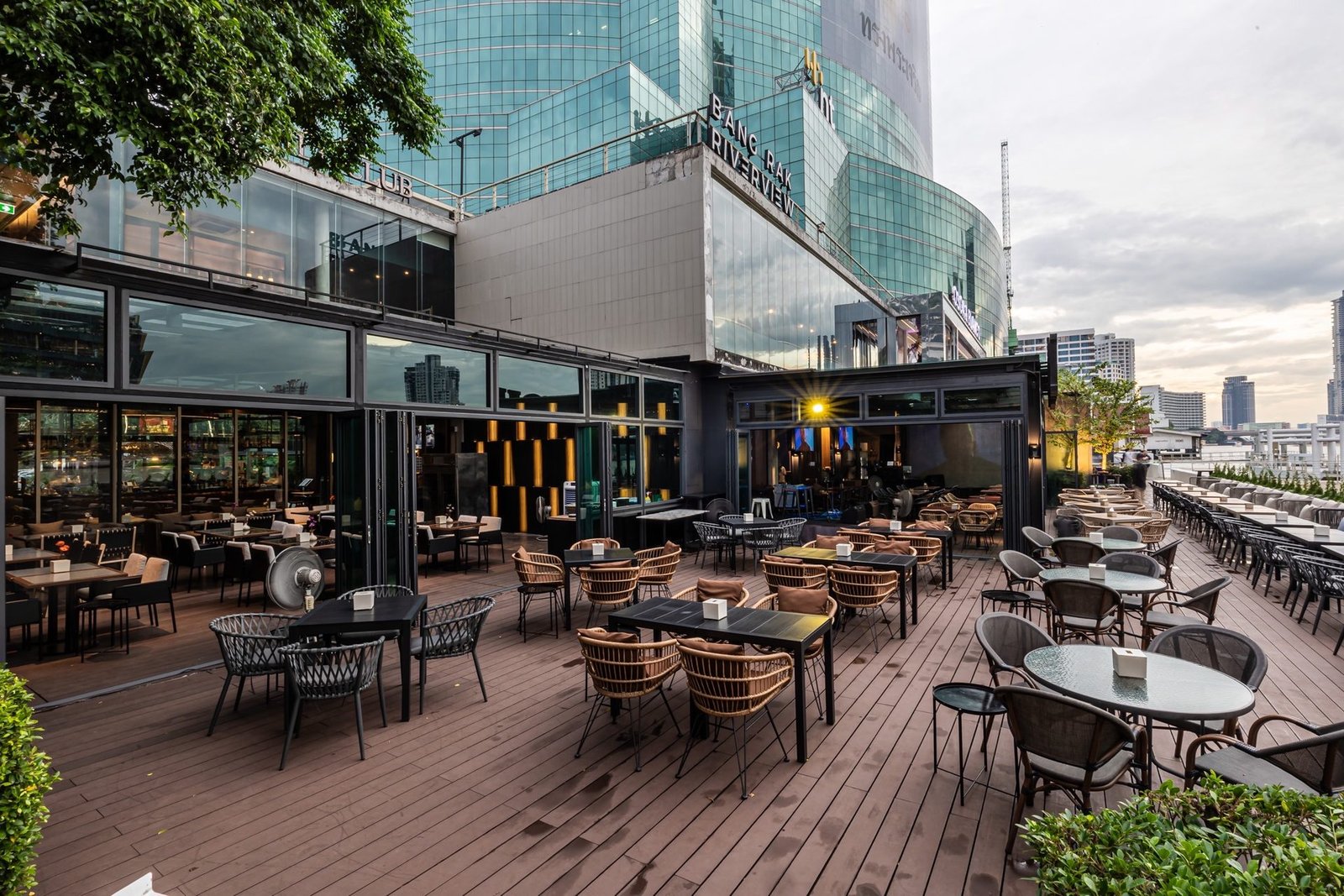 High Tide Eatery & Bar, bar in Bang Rak, Bangkok