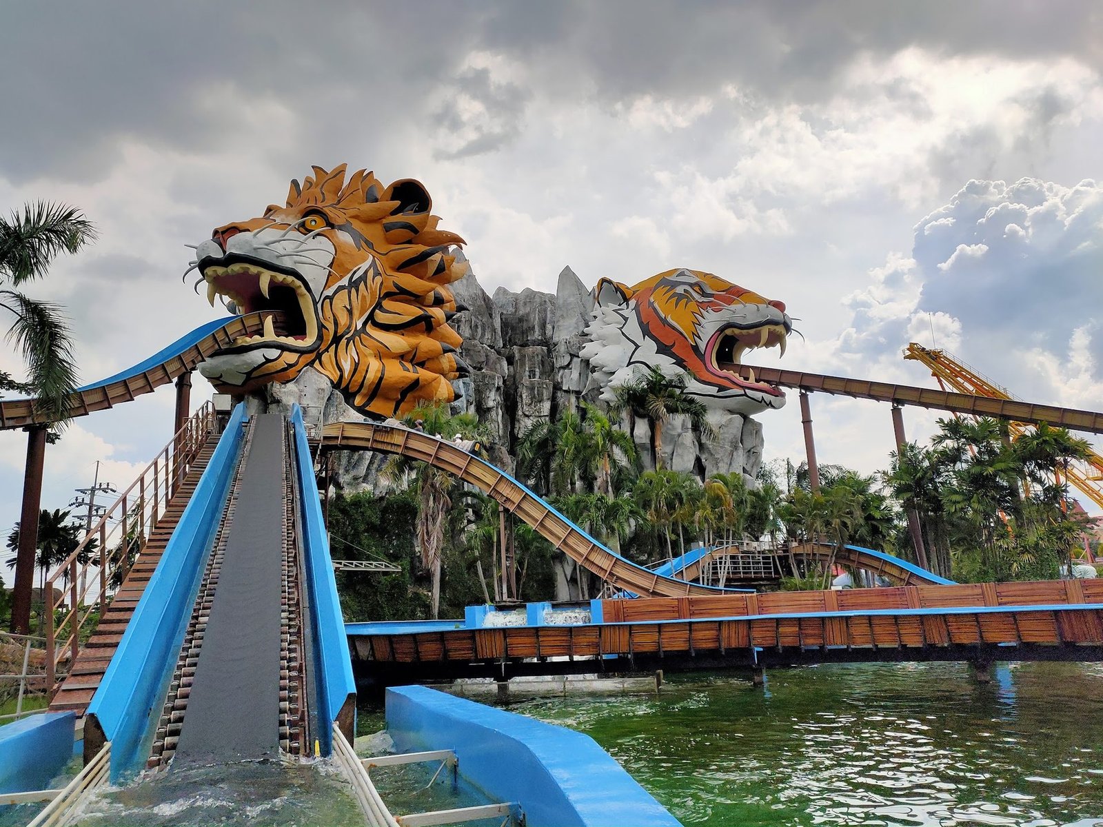 Siam Amazing Park, activity in Khan Na Yao, Bangkok