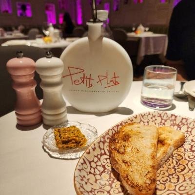 Oursin Meringué at Petits Plats Bangkok