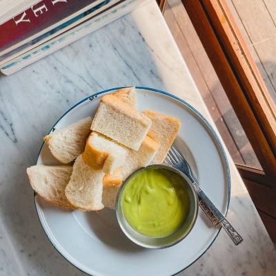 Pandan custard with steamed bread at Samantao Heritage Coffee