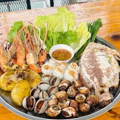 Twins Jumbo Seafood Set at Twins Café & Bistro