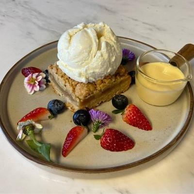 Warm Apple Crumble at Cataleya Estate