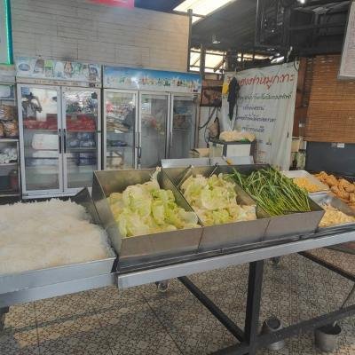 Free vegetables and noodles at Ongsa Moo Kata