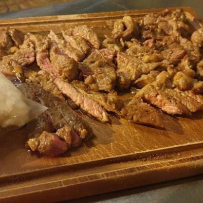 Medium rare grilled beef at Medium Rare Tha Tian