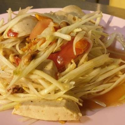 Som tam with grilled pork at Medium Rare Tha Tian