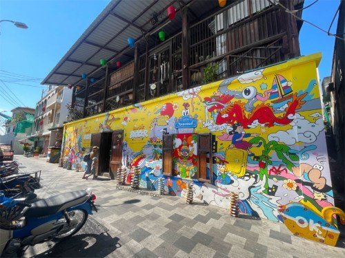 Street art on Trok San Chao Rong Kueak at Talat Noi